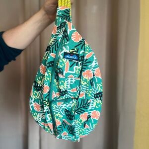 Kavu Rope Sling Jungle Party Leaf Print  923-1179 Travel Crossbody Backpack Bag
